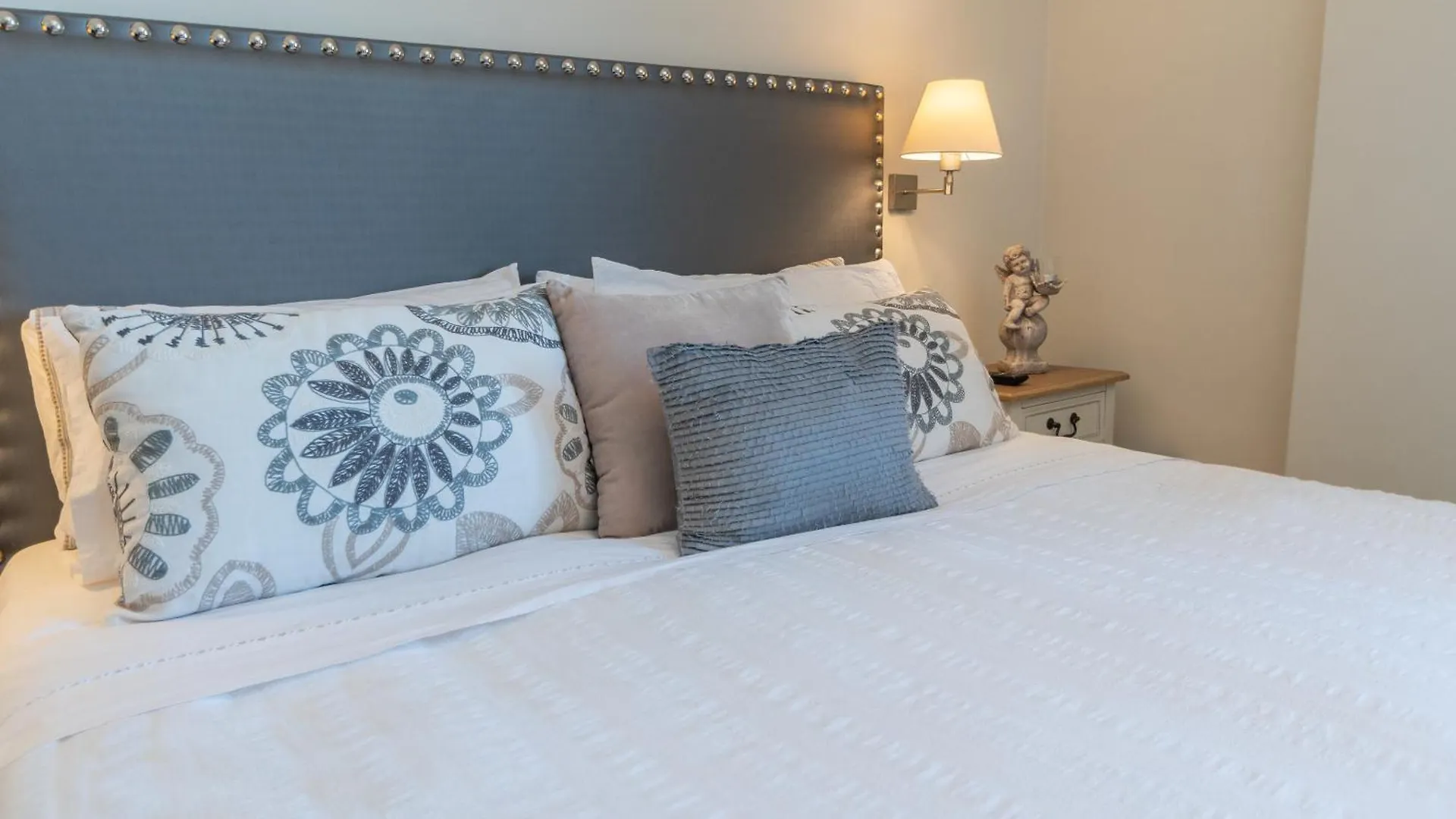 Phoenix Luxury Loft Cadiz 0*,  Spain